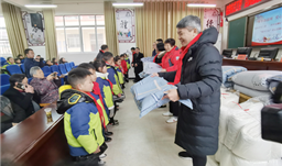 又一波溫暖來(lái)襲 —— 福麟礦業(yè)為谷龍小學(xué)捐贈(zèng)過(guò)冬物資